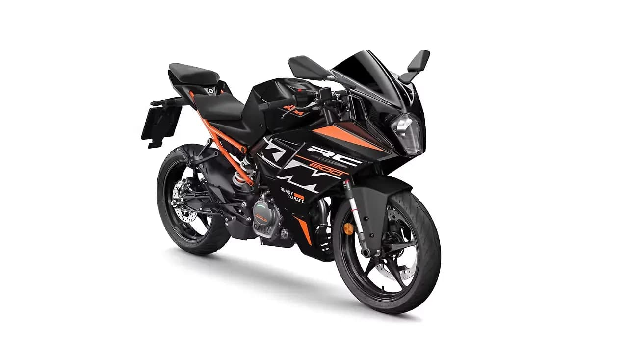 KTM RC 200 Right Front Three Quarter