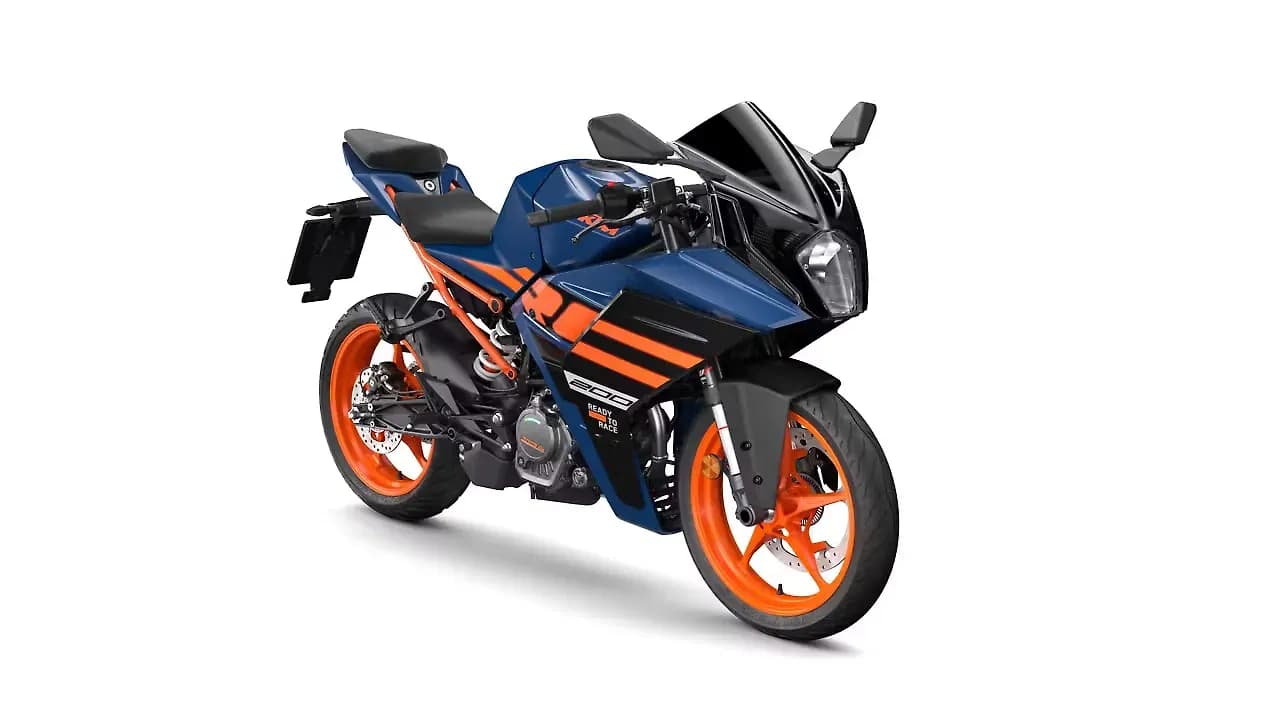 KTM RC 200 Right Front Three Quarter