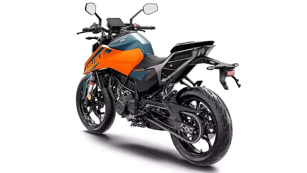 KTM 125 Duke [2024] Left Rear Three Quarter
