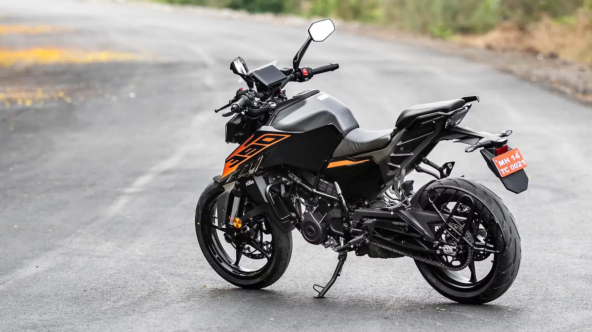 KTM 390 Duke Left Rear Three Quarter