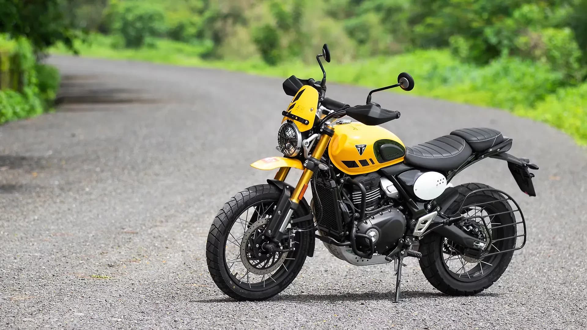 Triumph Scrambler 400 XC Left Front Three Quarter