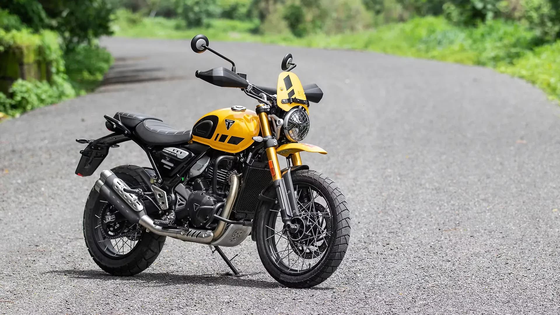 Triumph Scrambler 400 XC Right Front Three Quarter