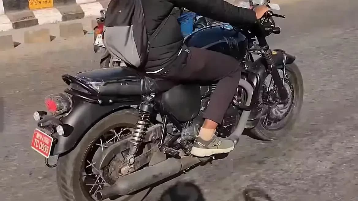 Triumph Bonneville 400 Right Rear Three Quarter