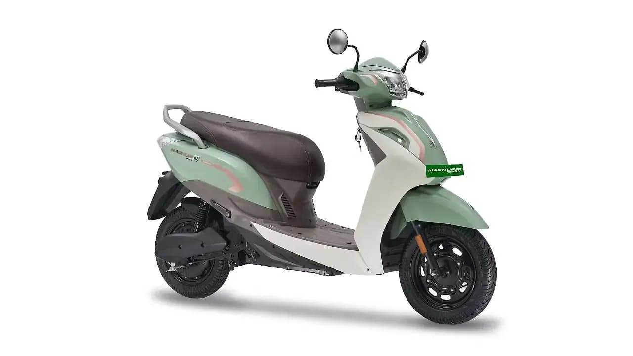 Ampere Magnus Grand Right Front Three Quarter