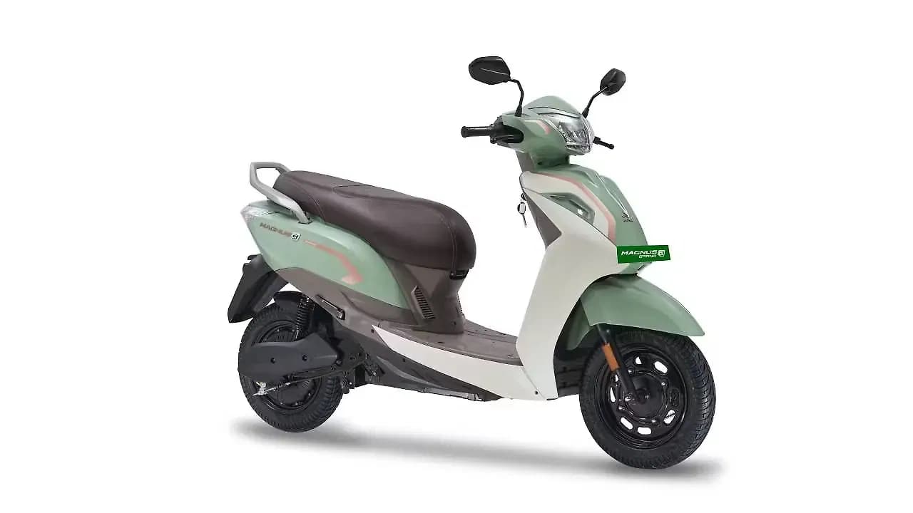 Ampere Magnus Grand Right Front Three Quarter