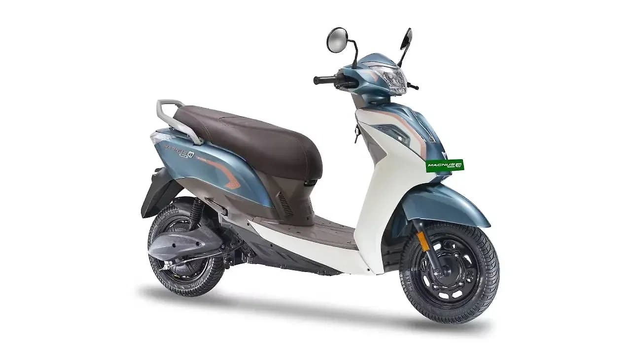 Ampere Magnus Grand Right Front Three Quarter