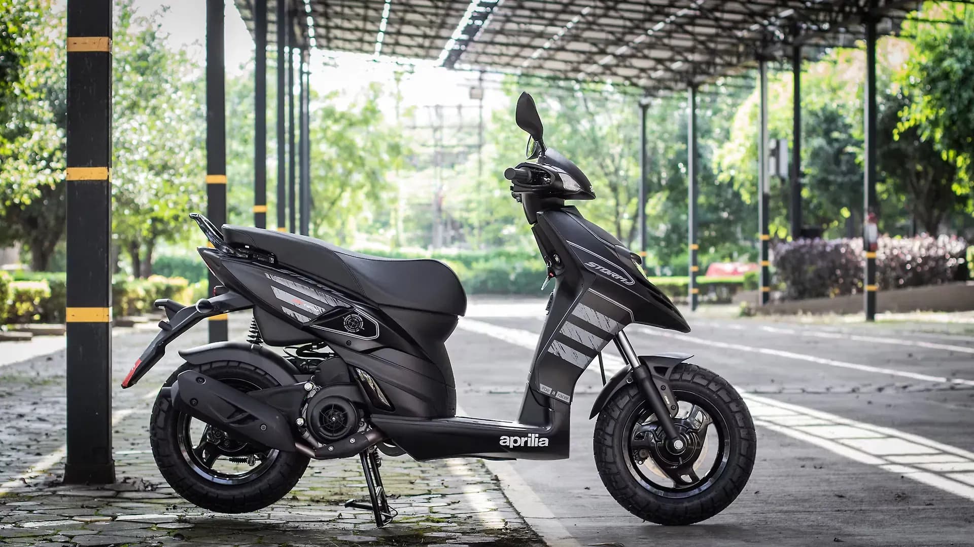 Aprilia Storm 125 Right Side View