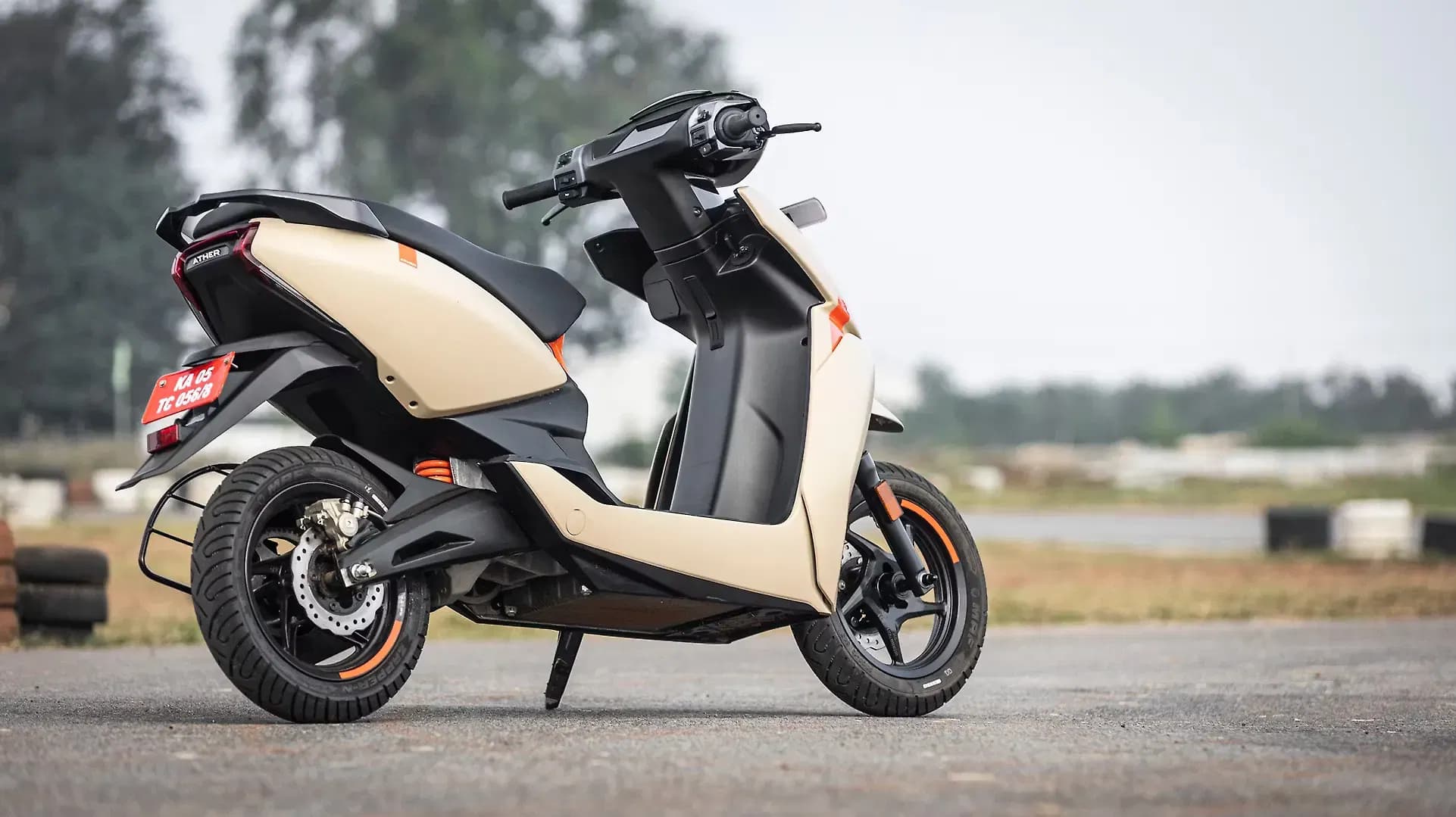 Ather 450X Right Rear Three Quarter