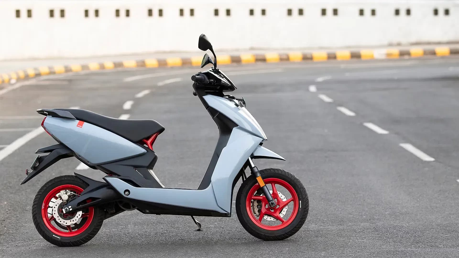 Ather 450X Gen 3 Right Side View