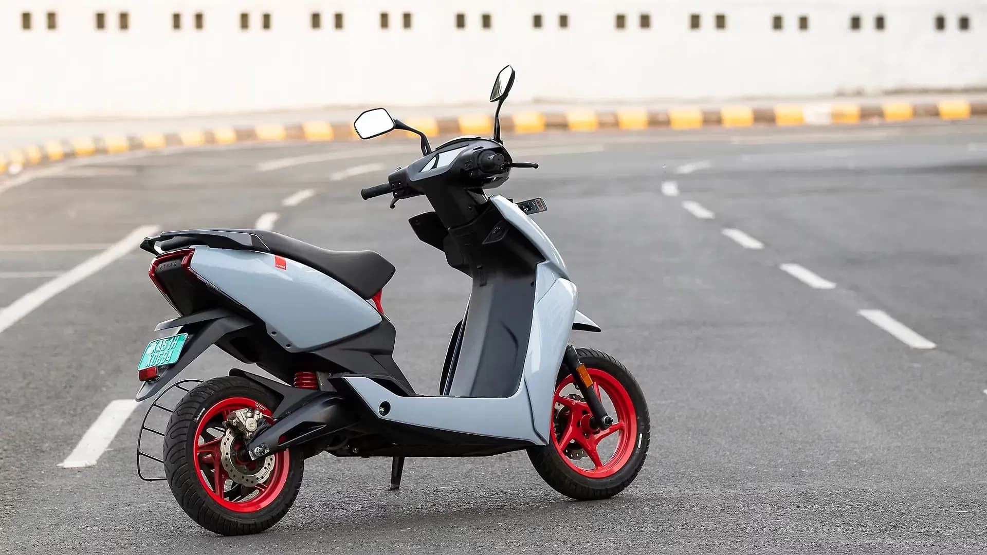 Ather 450X Gen 3 Right Rear Three Quarter