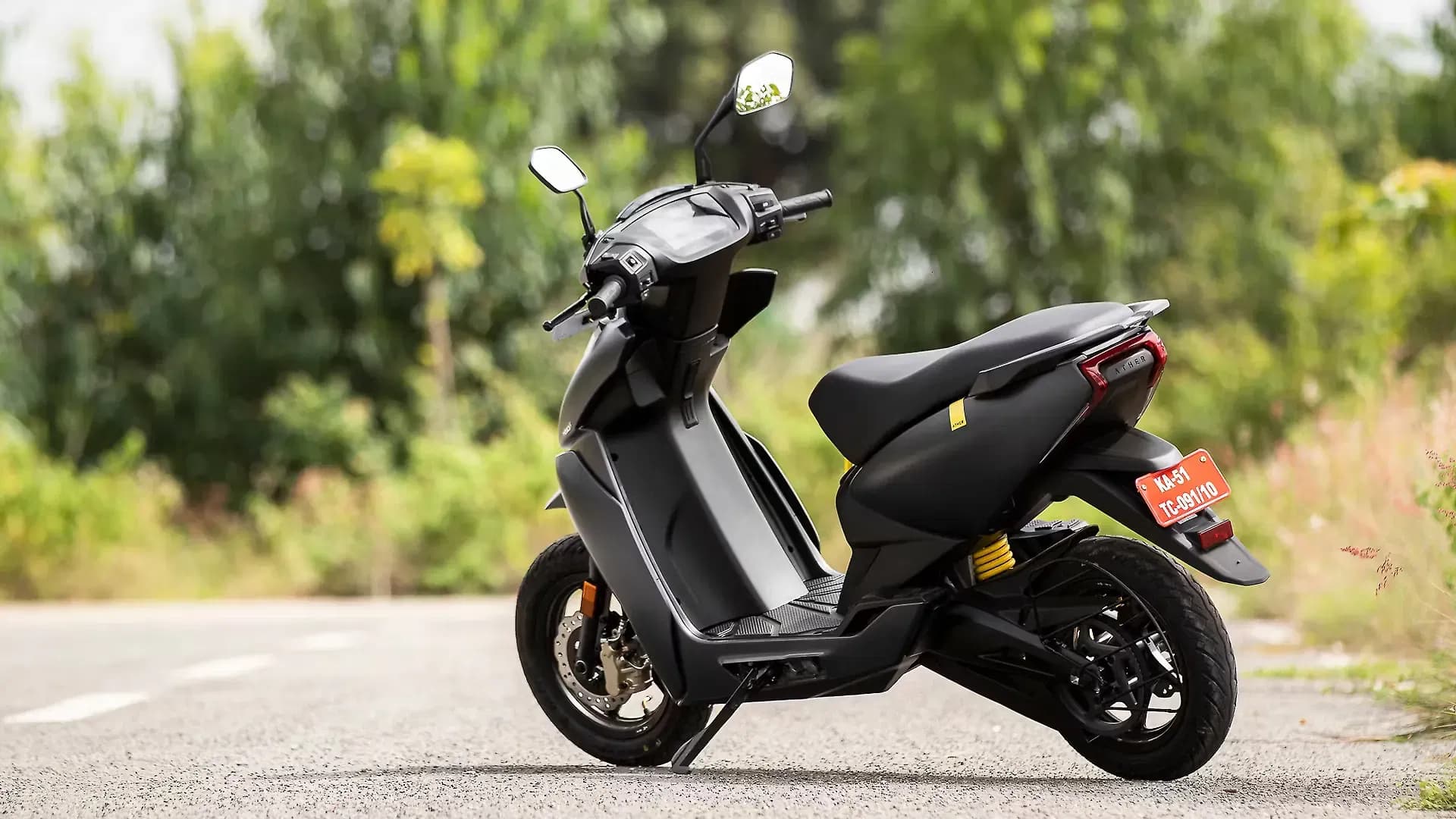 Ather 450S Left Rear Three Quarter