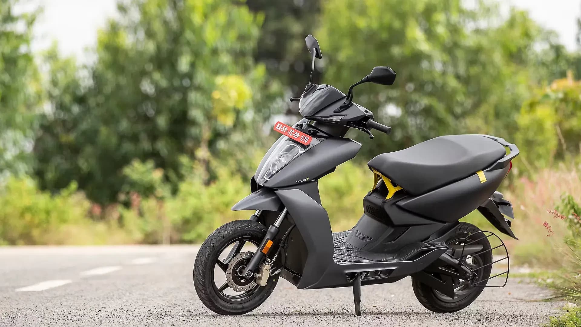 Ather 450S Left Front Three Quarter