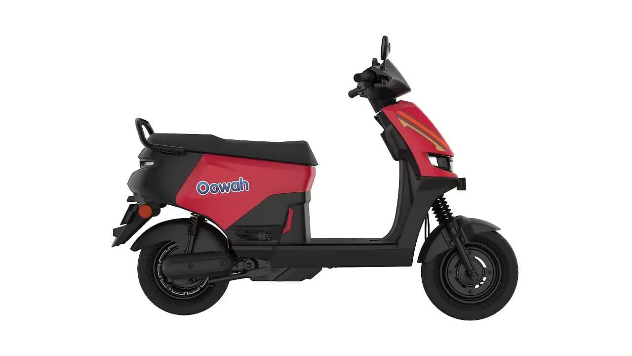 BGauss Oowah in Zesty Red