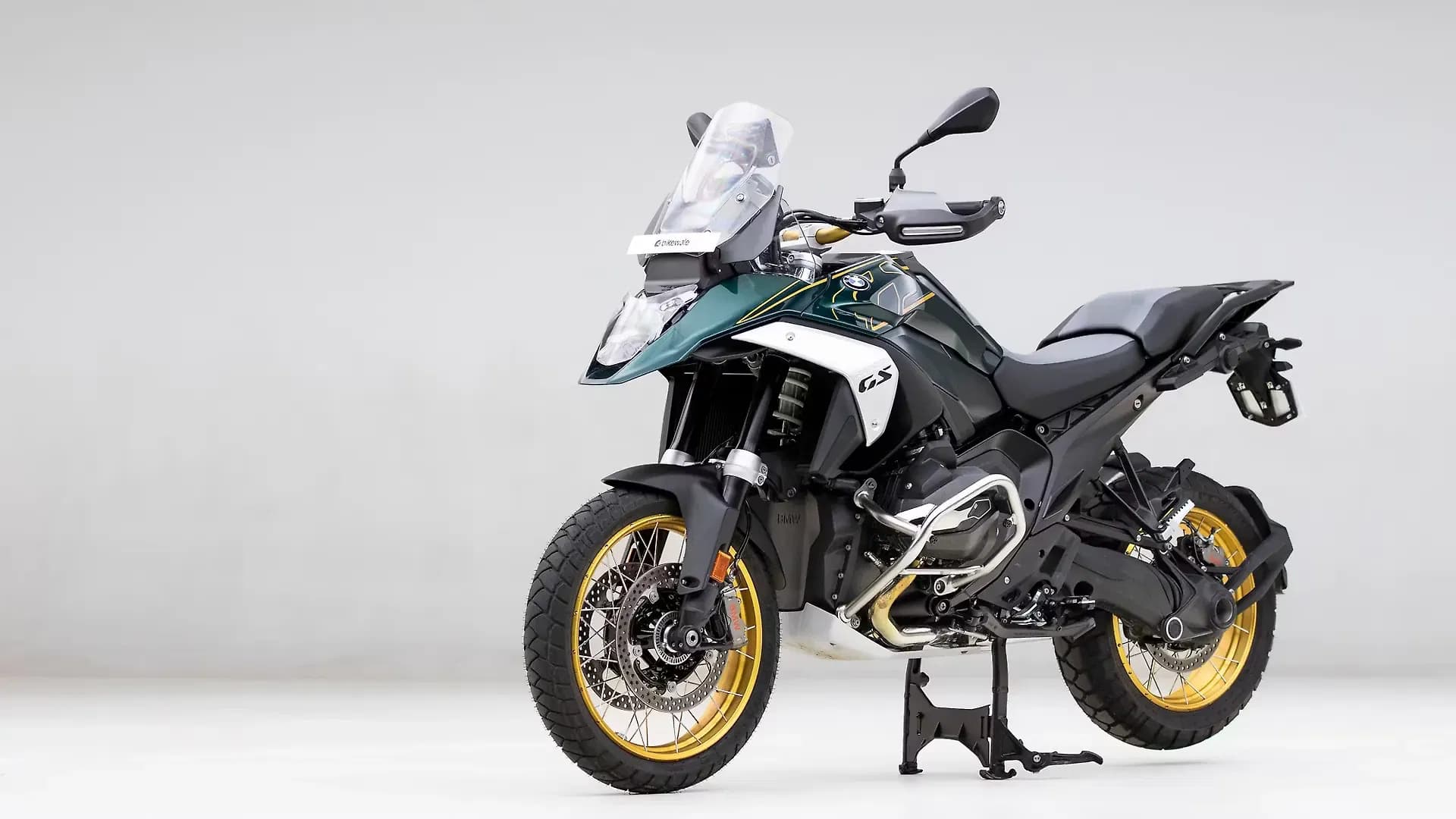 BMW R 1300 GS Left Front Three Quarter