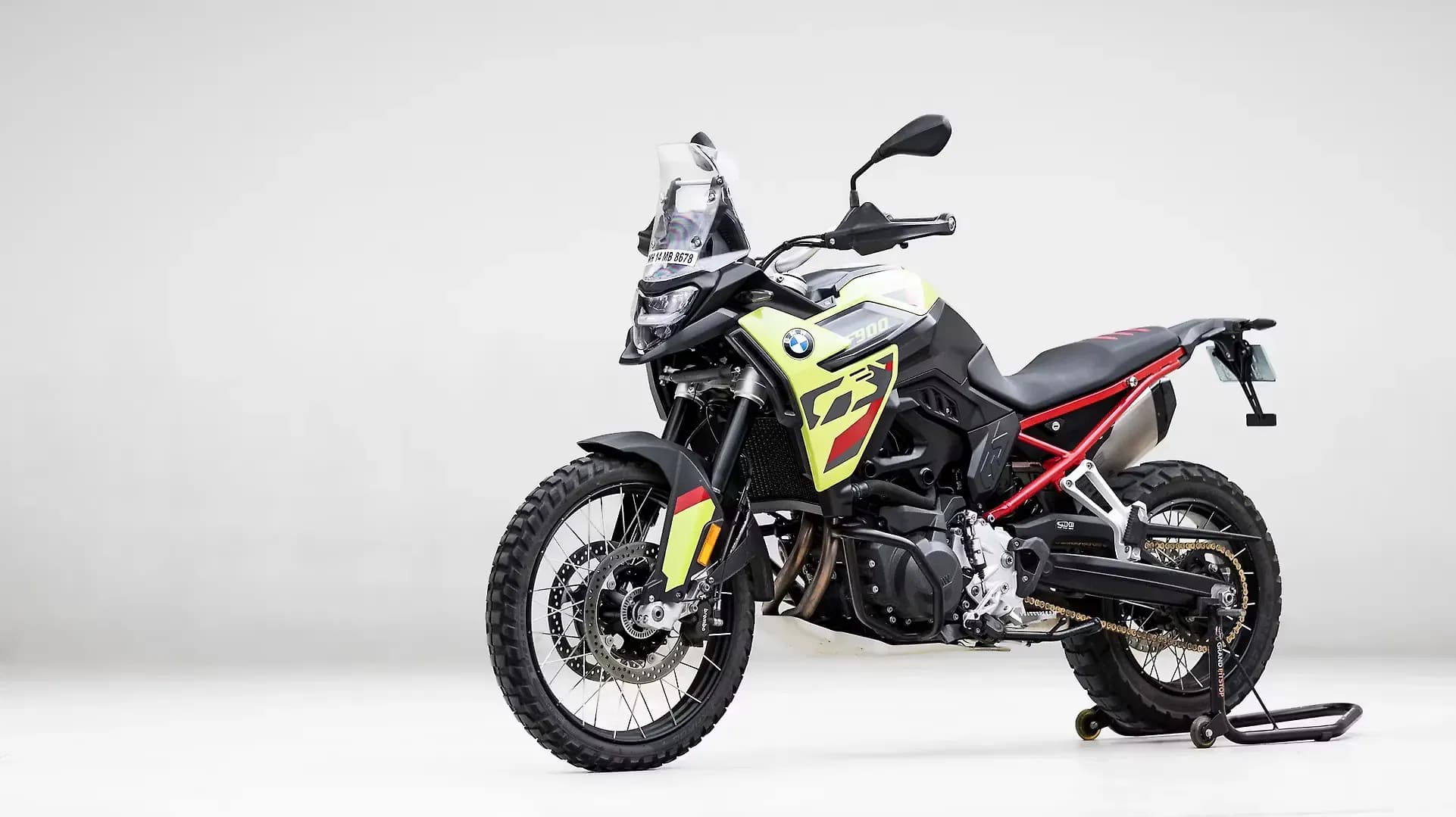 BMW F 900 GS Left Front Three Quarter