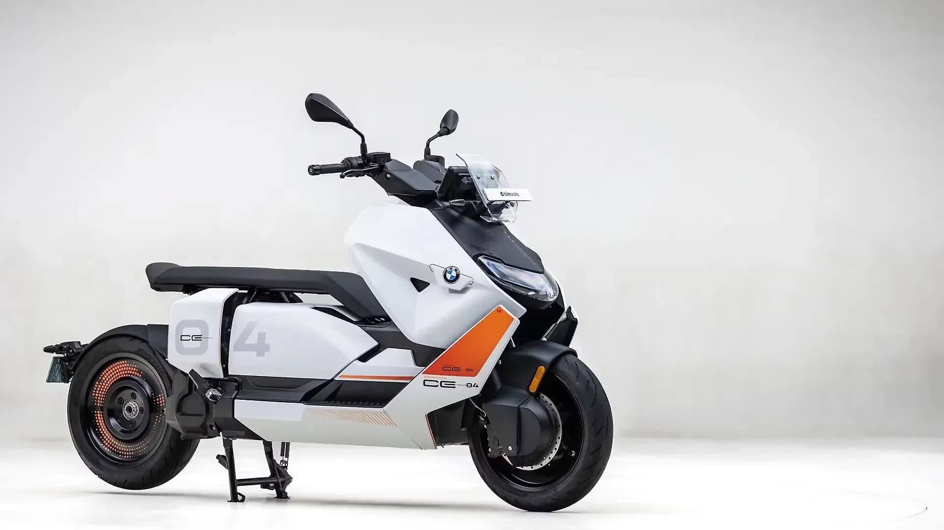 BMW CE 04 Right Front Three Quarter