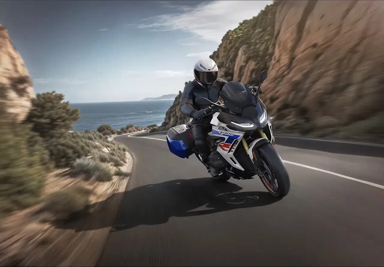 BMW R 1300 R Right Front Three Quarter