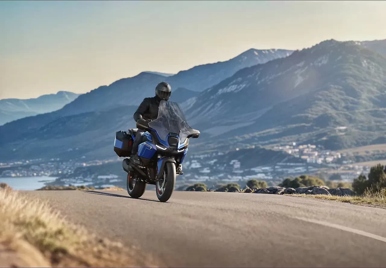 BMW R 1300 R Right Front Three Quarter