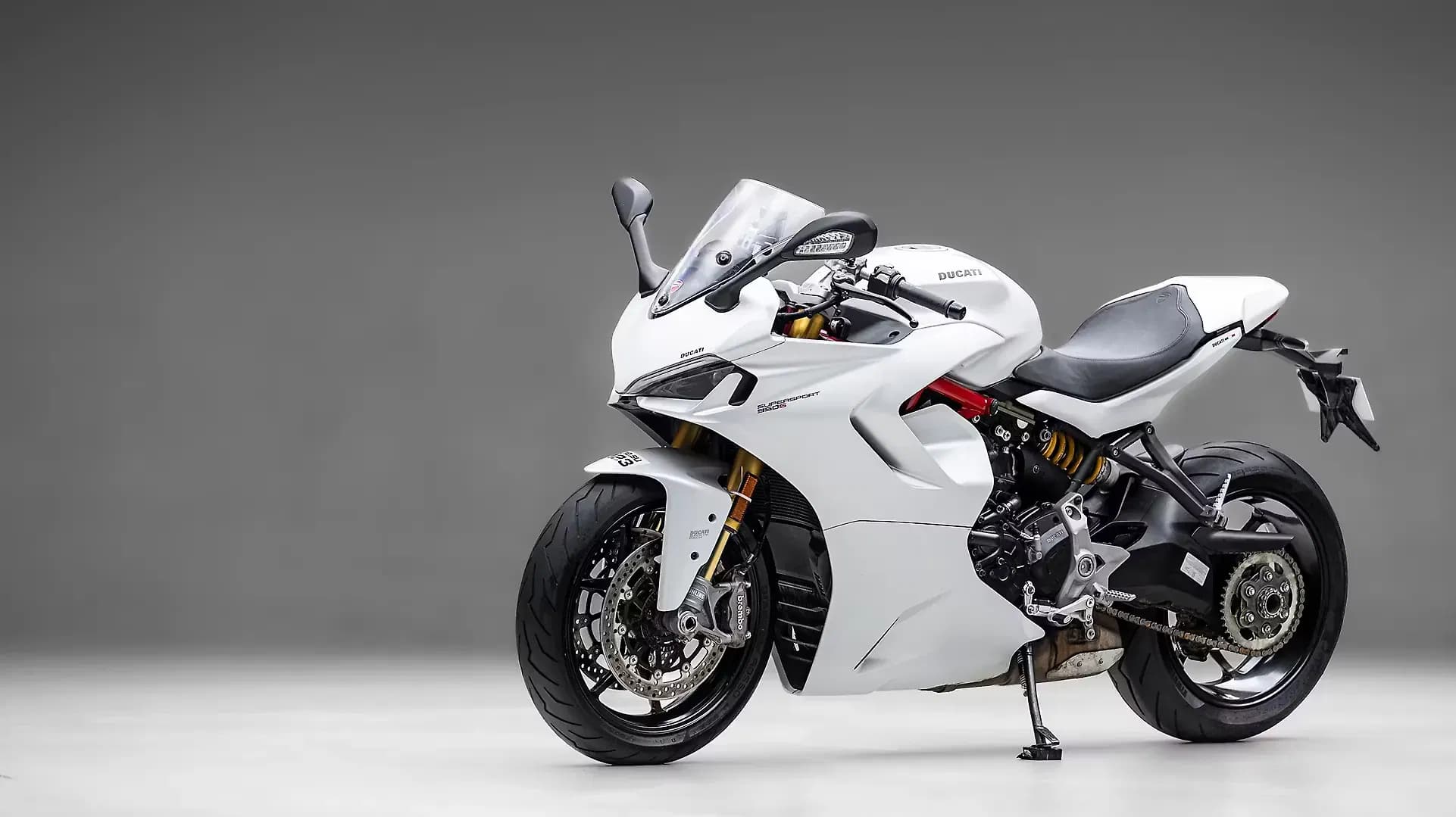 Ducati SuperSport Left Front Three Quarter
