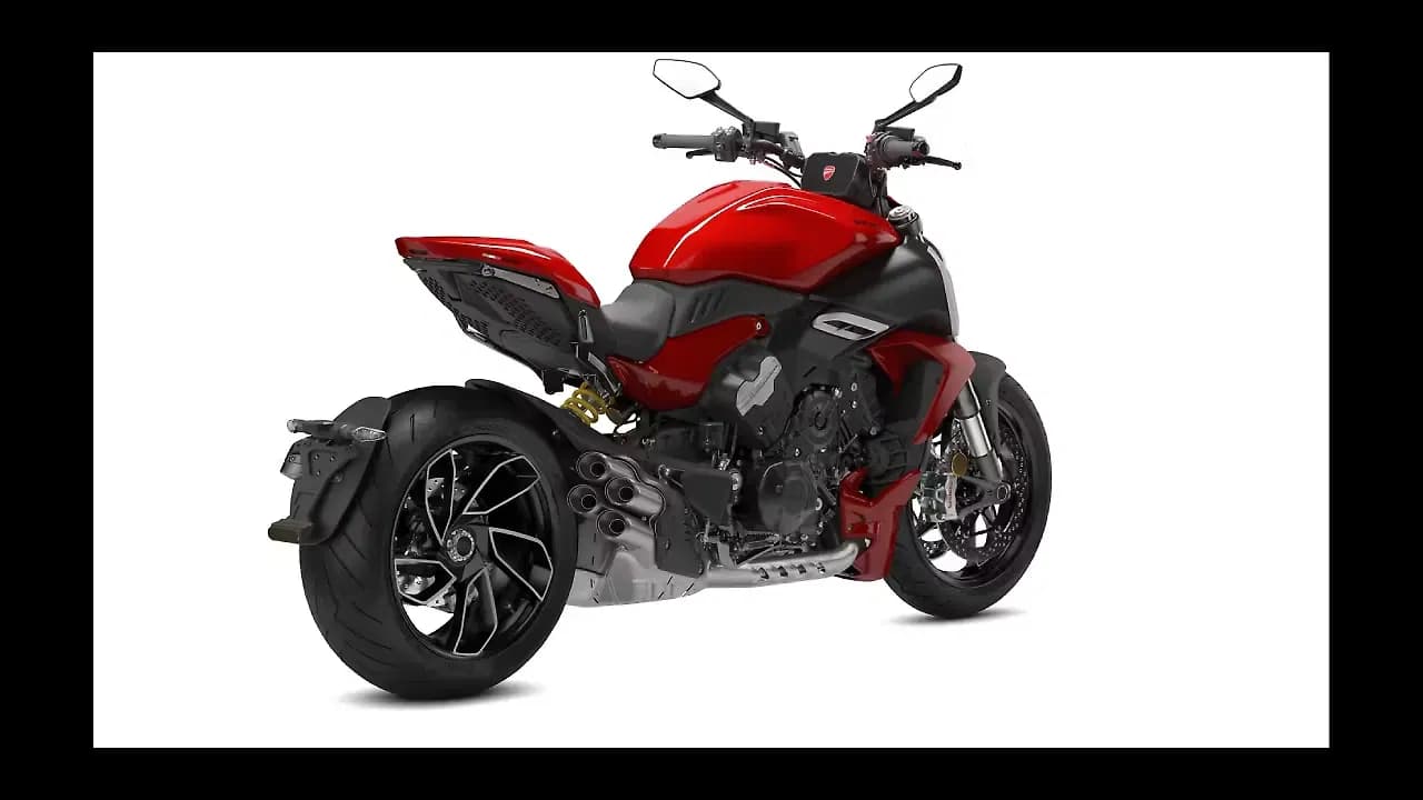 Ducati Diavel V4 Right Rear Three Quarter