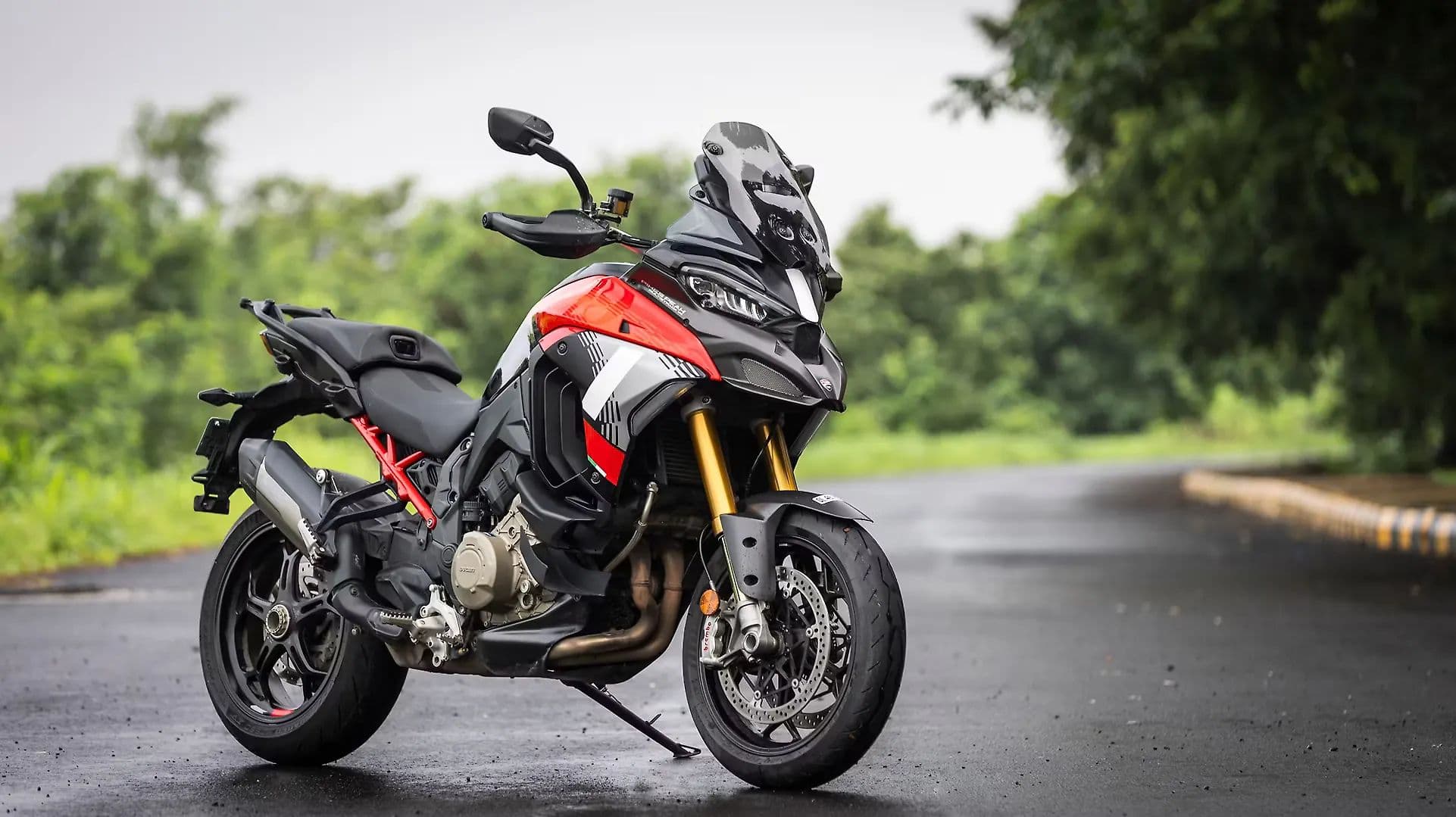 Ducati Multistrada V4 Right Front Three Quarter
