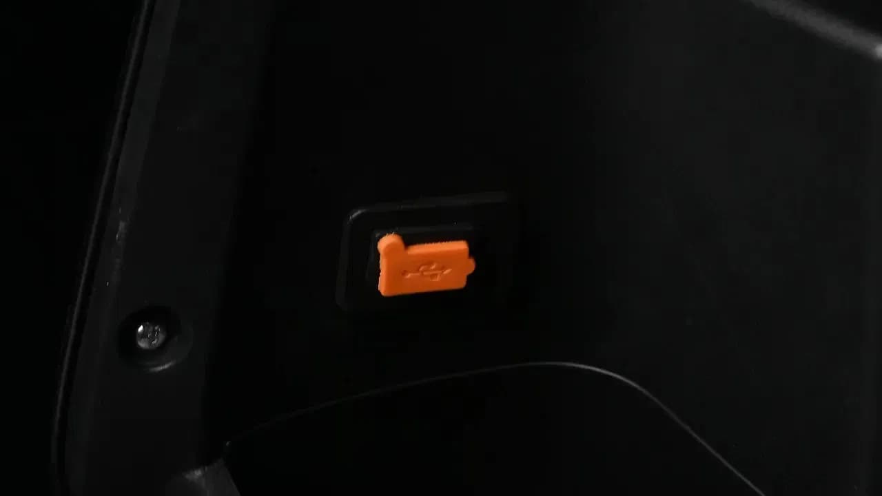Evolet Derby USB Charging Port