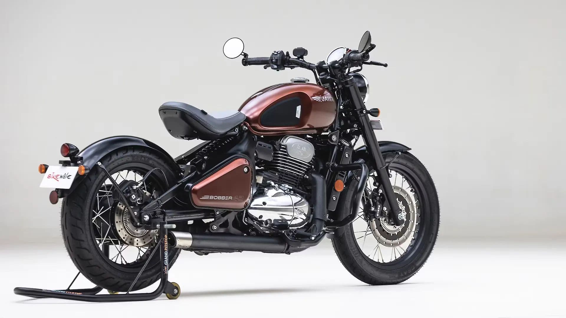 Jawa 42 Bobber Right Rear Three Quarter