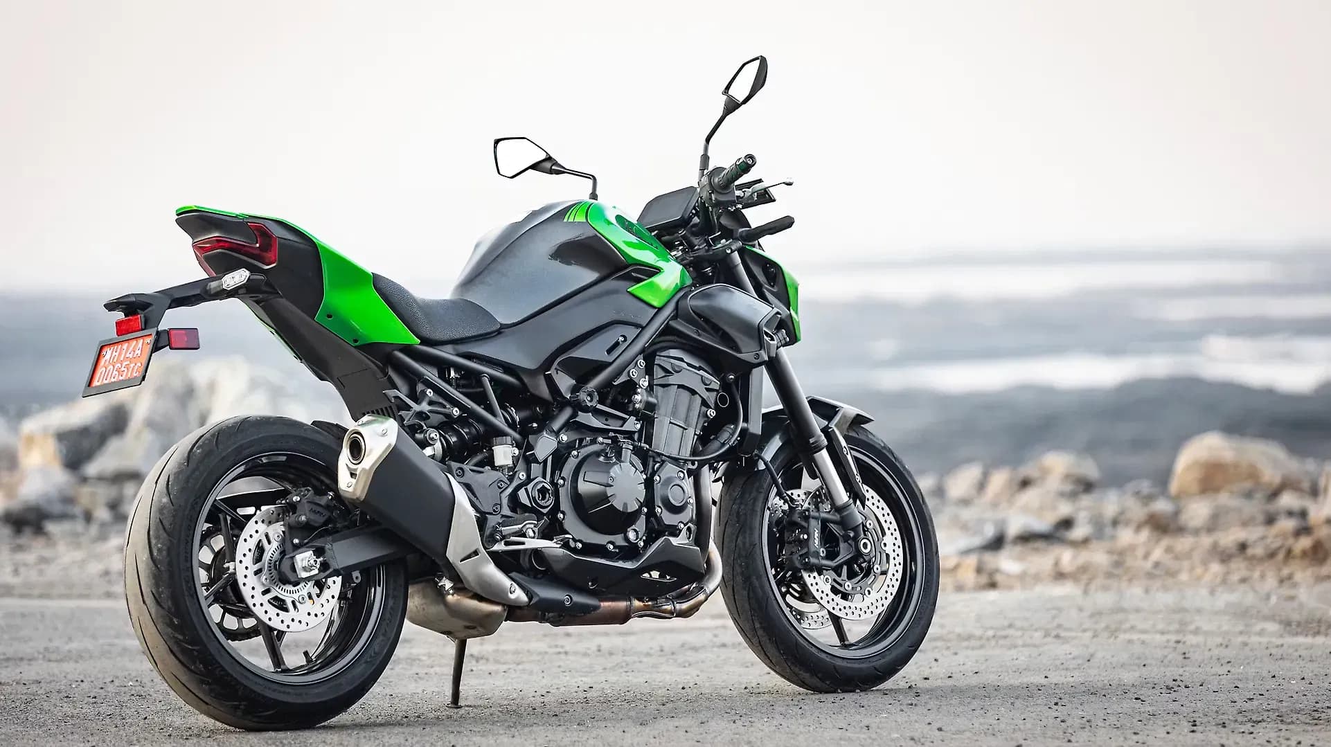 Kawasaki Z900 Right Rear Three Quarter