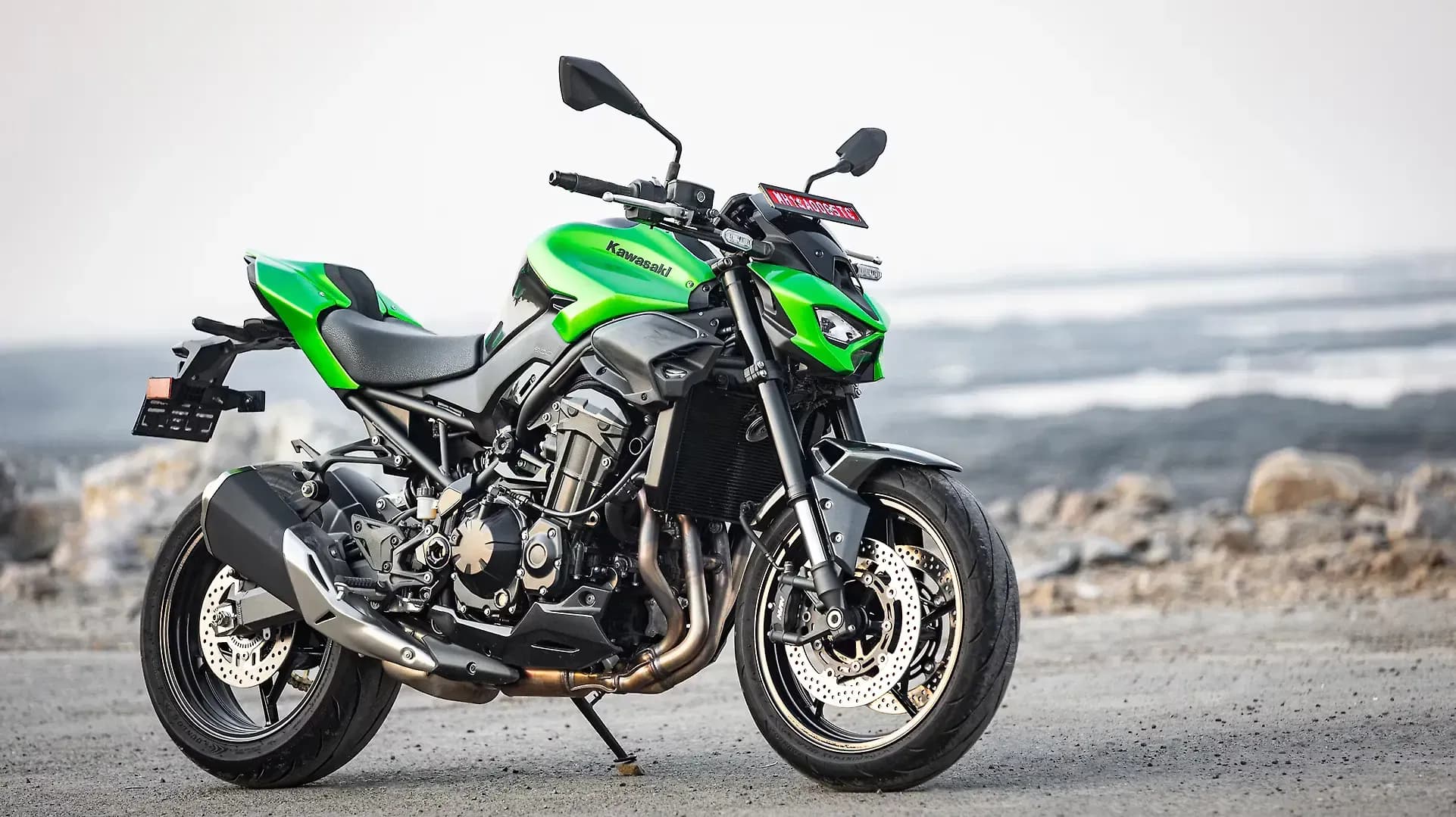 Kawasaki Z900 Right Front Three Quarter