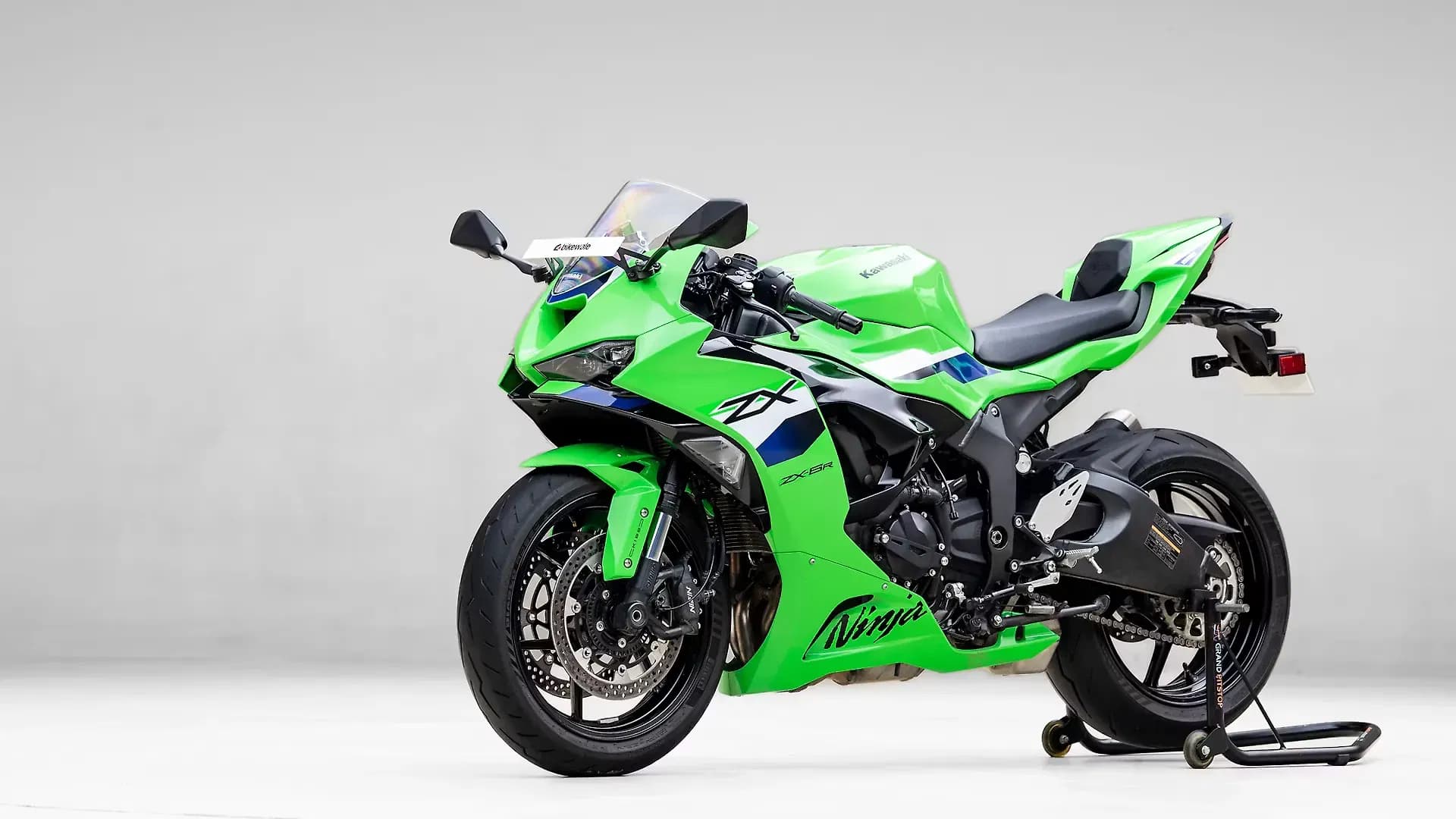 Kawasaki Ninja ZX-6R Left Front Three Quarter