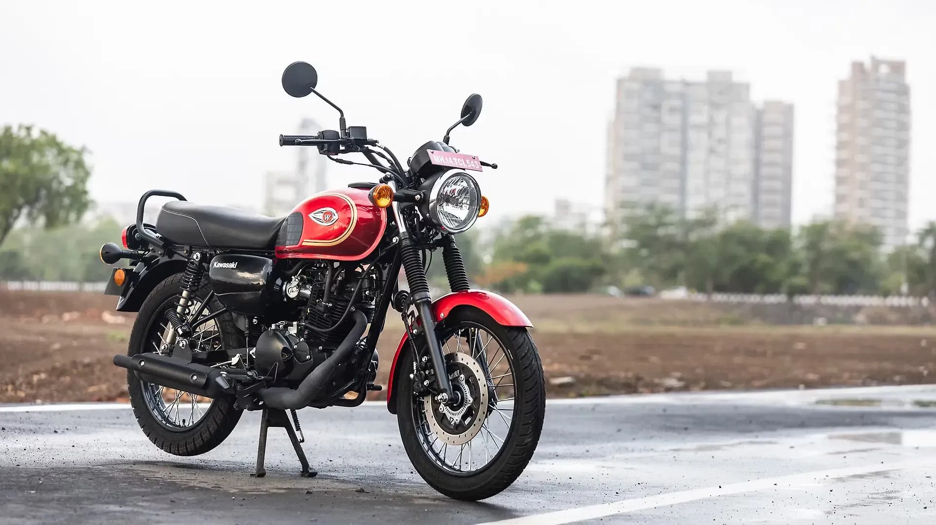 Kawasaki W175 Right Front Three Quarter