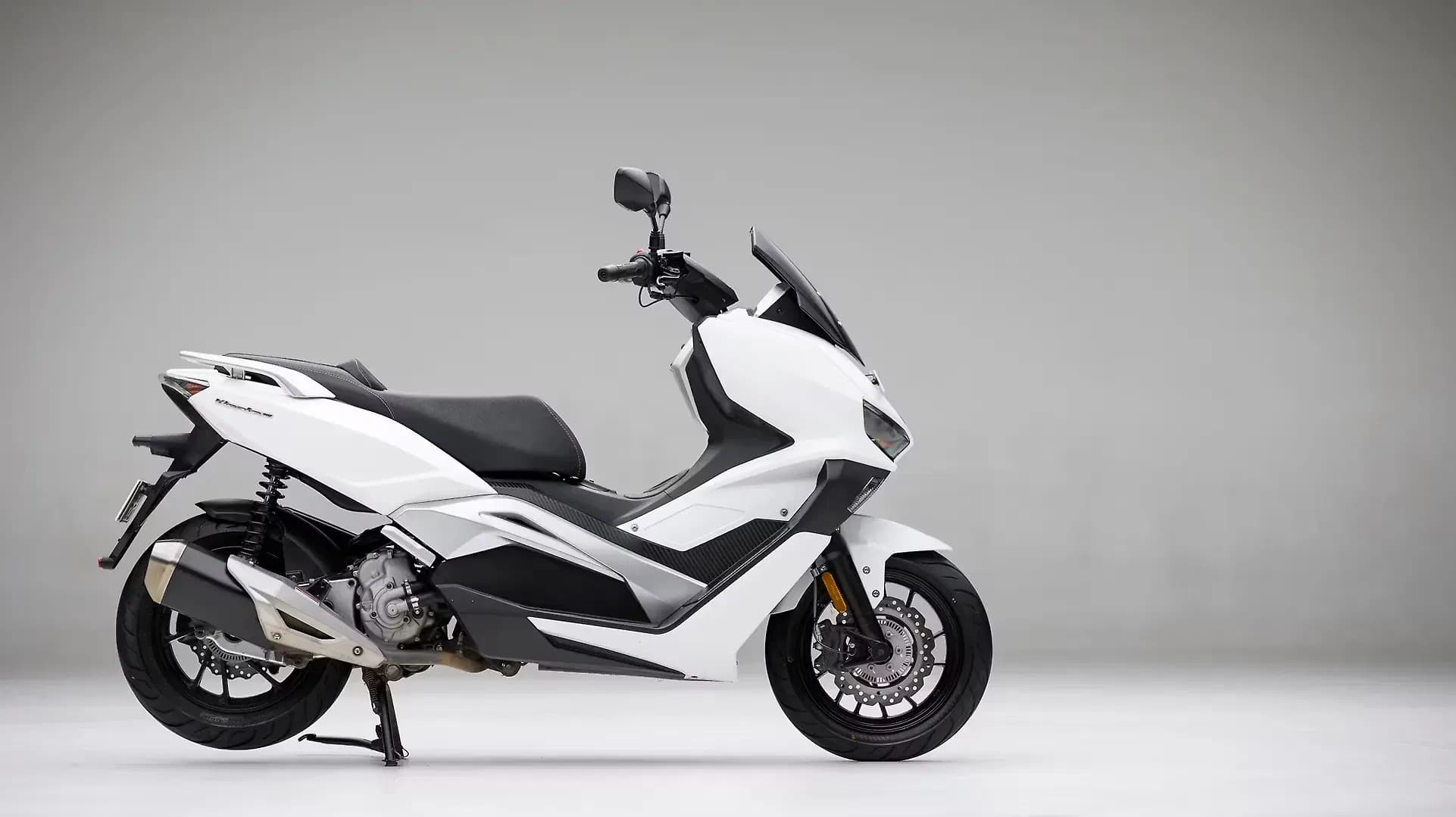 Keeway Vieste 300 Right Side View