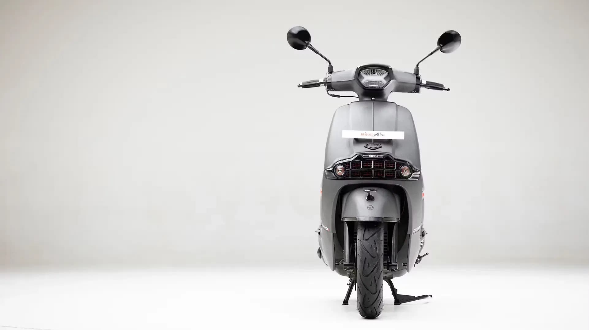 Keeway Sixties 300i Front View