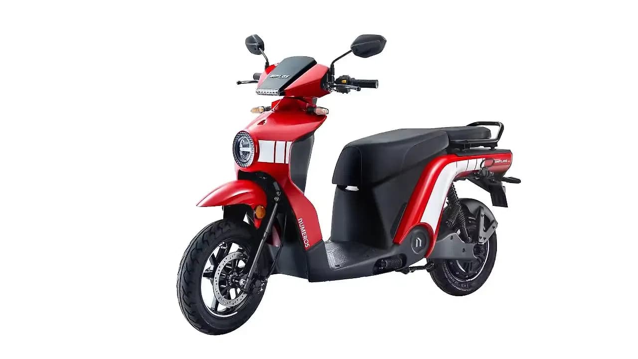 Numeros Motors Diplos Left Front Three Quarter
