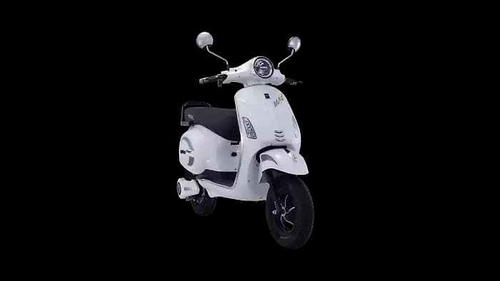 PURE EV EPluto 7G Right Front Three Quarter