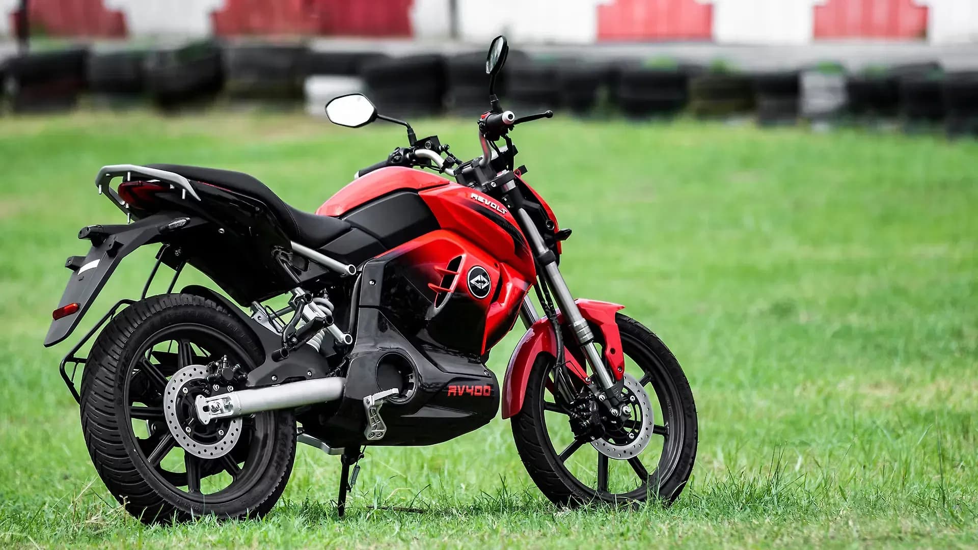 Revolt RV 400 Right Rear Three Quarter