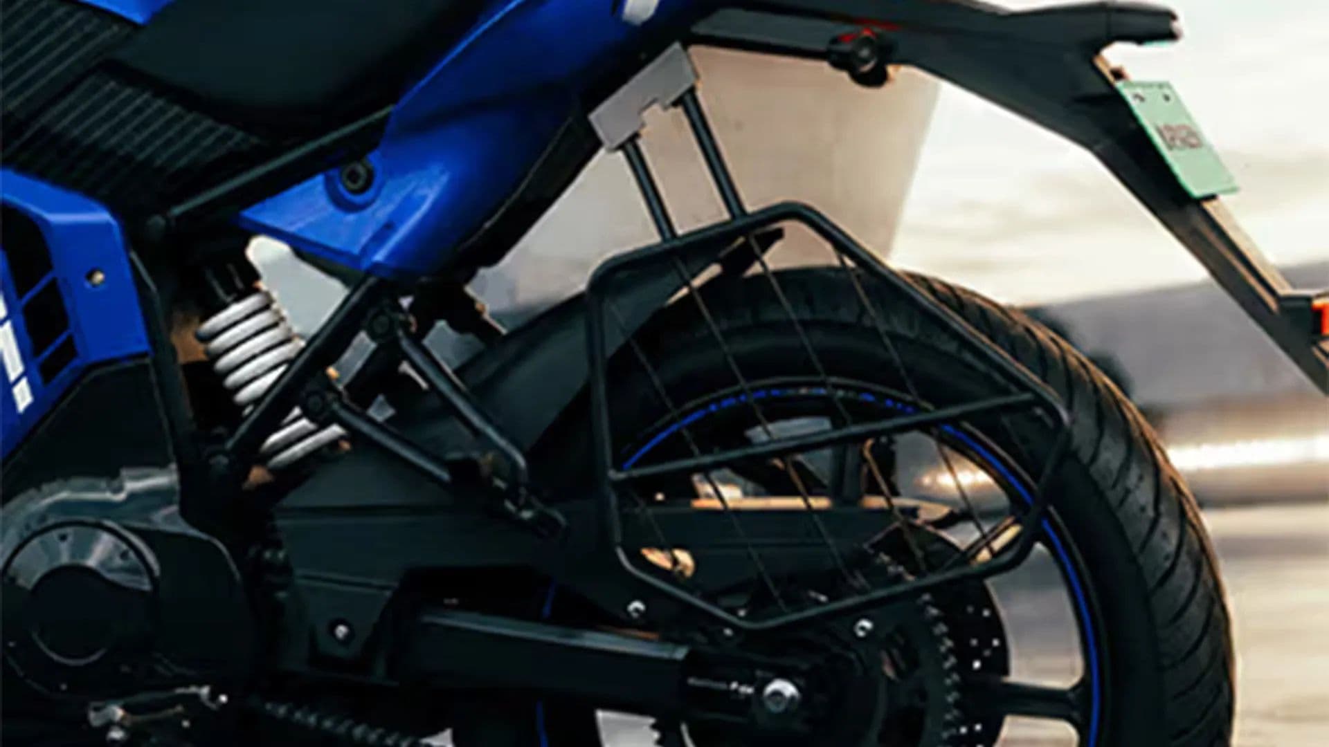 Revolt RVX Saree Guard