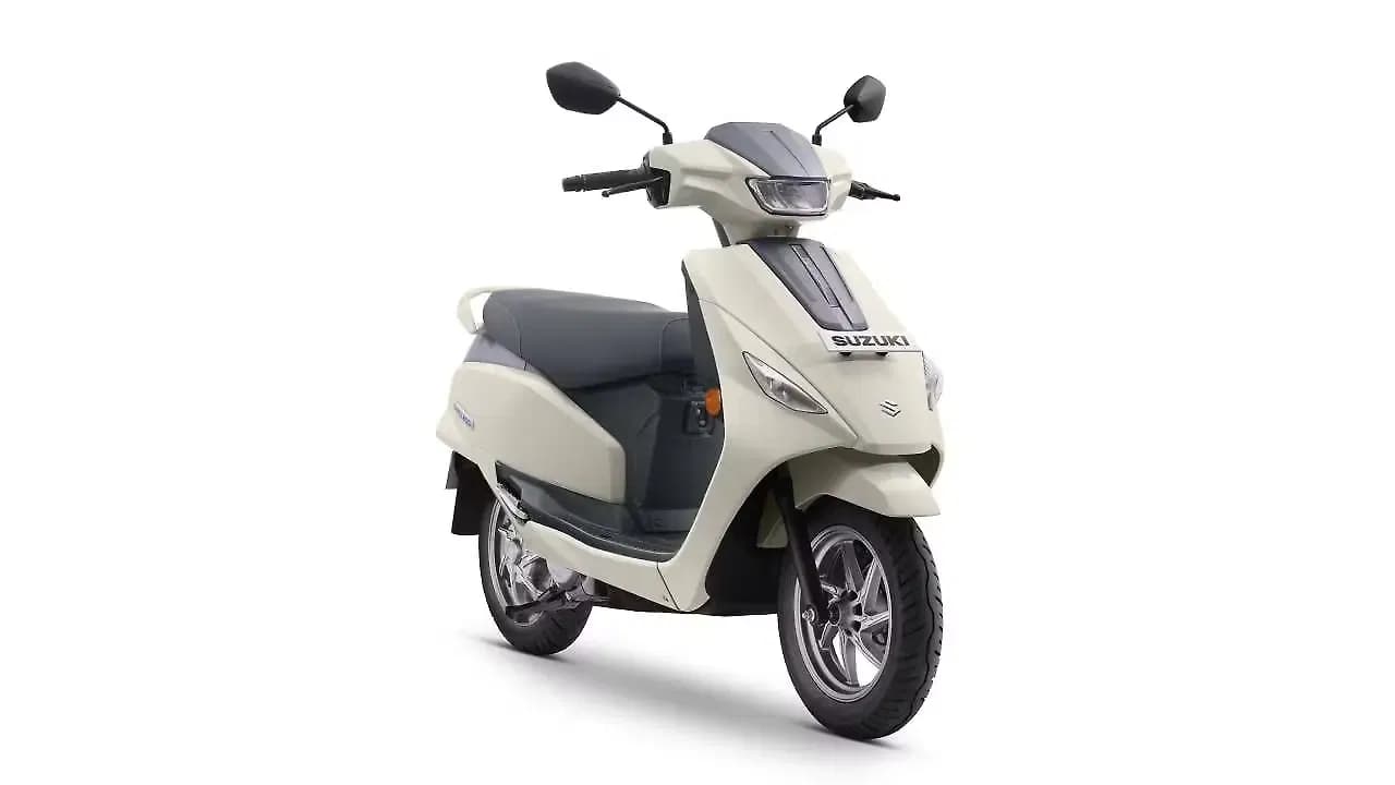 Suzuki E Access Right Front Three Quarter