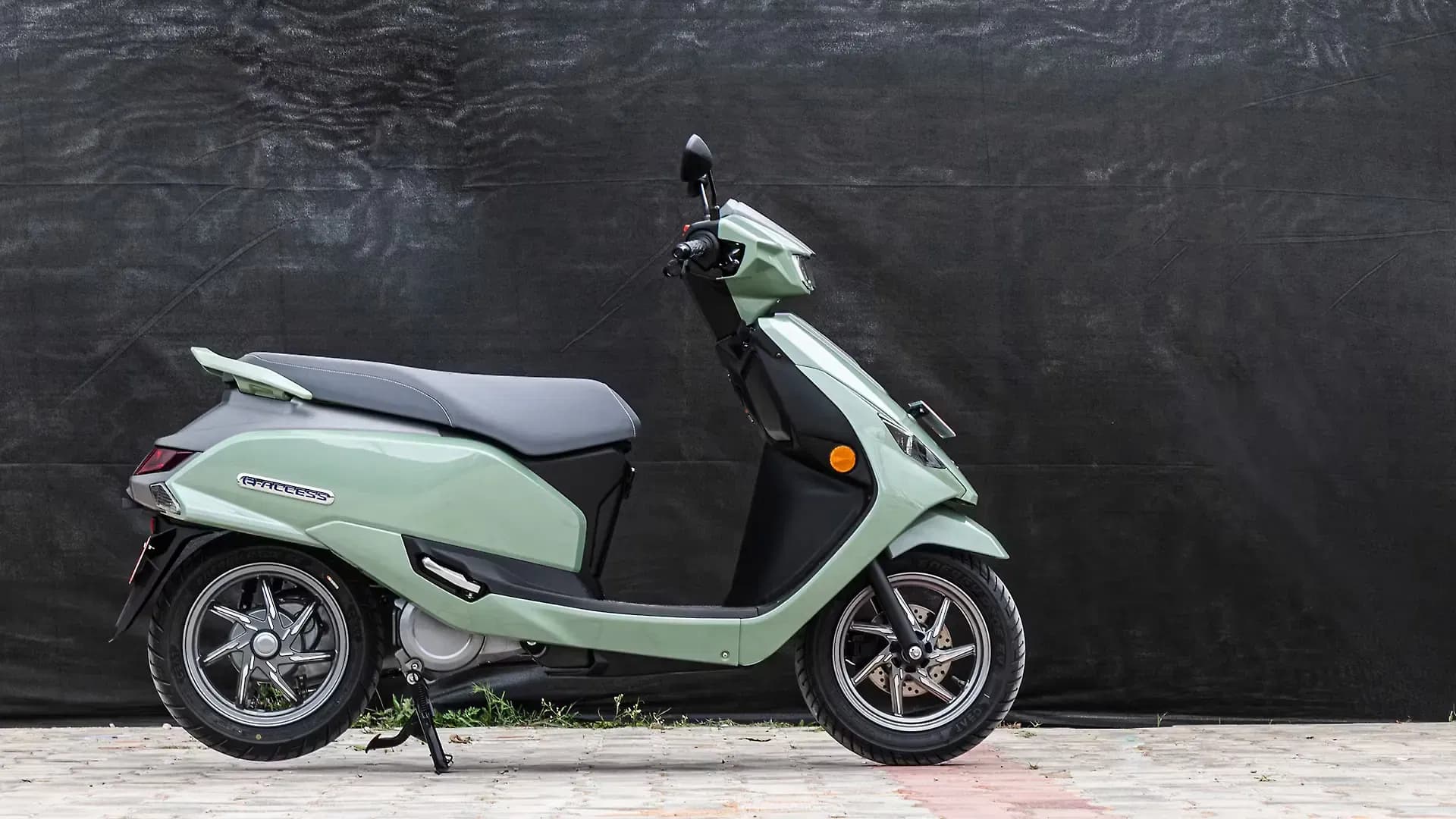 Suzuki E Access Right Side View