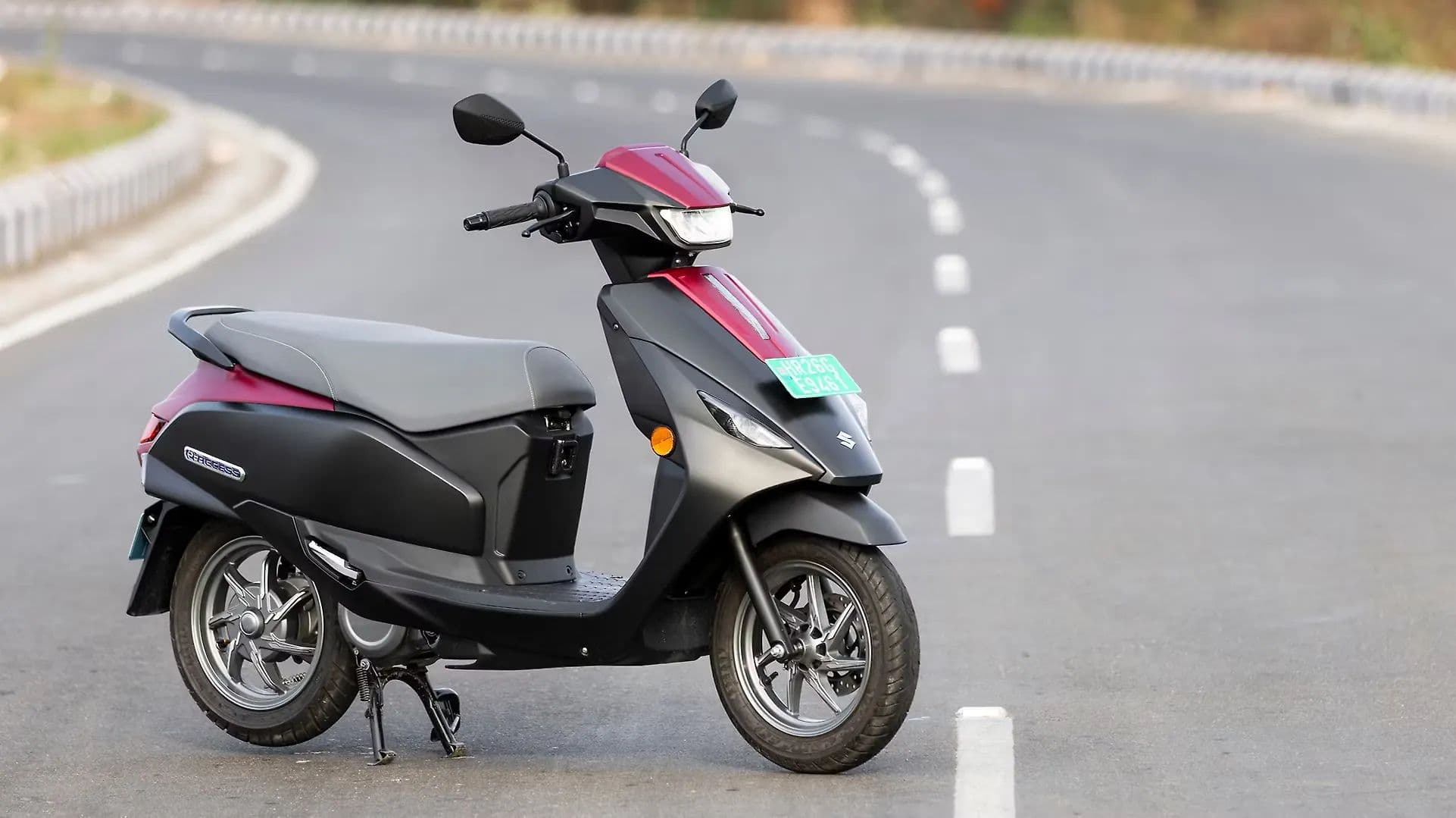 Suzuki E Access Right Front Three Quarter