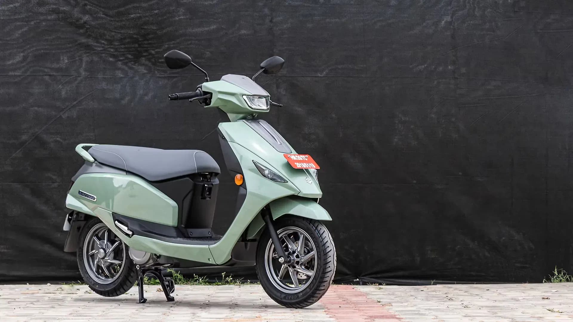 Suzuki E Access Right Front Three Quarter