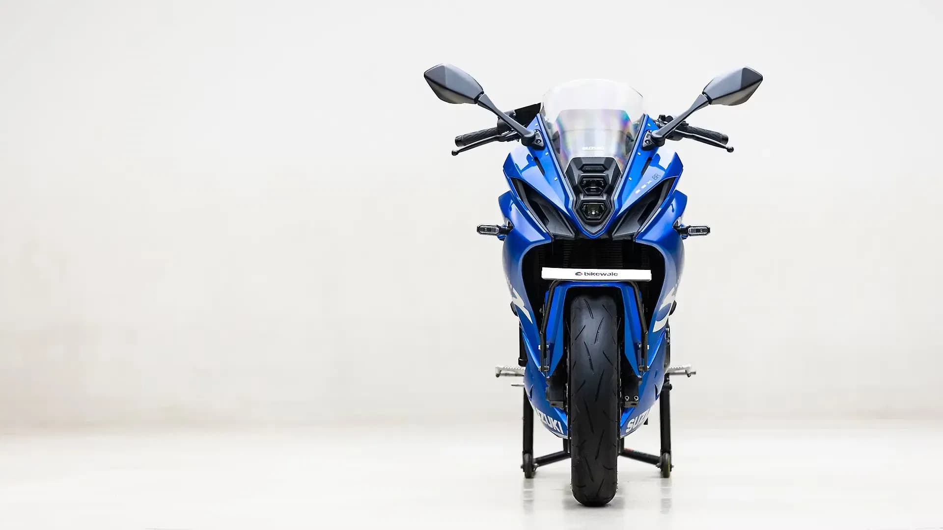 Suzuki GSX-8R Front View