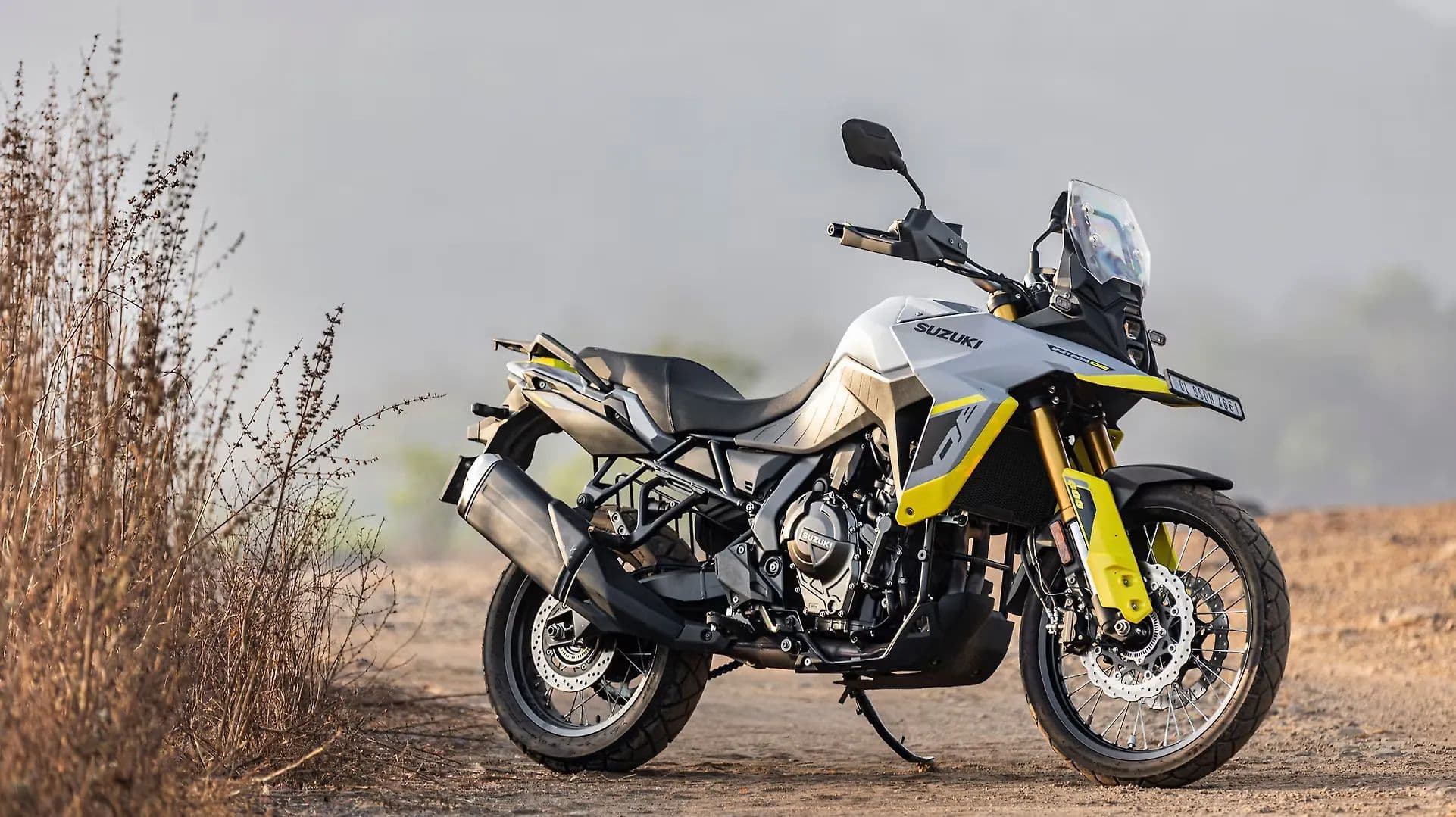 Suzuki V-Strom 800 DE Right Front Three Quarter