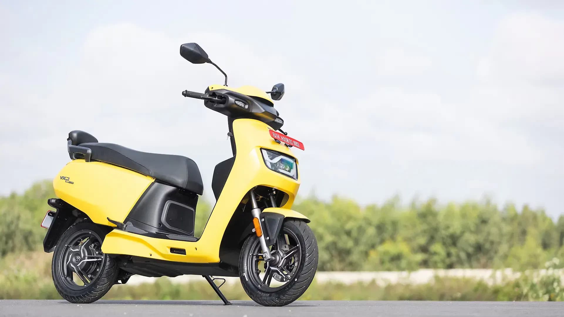 VIDA VX2 Right Front Three Quarter