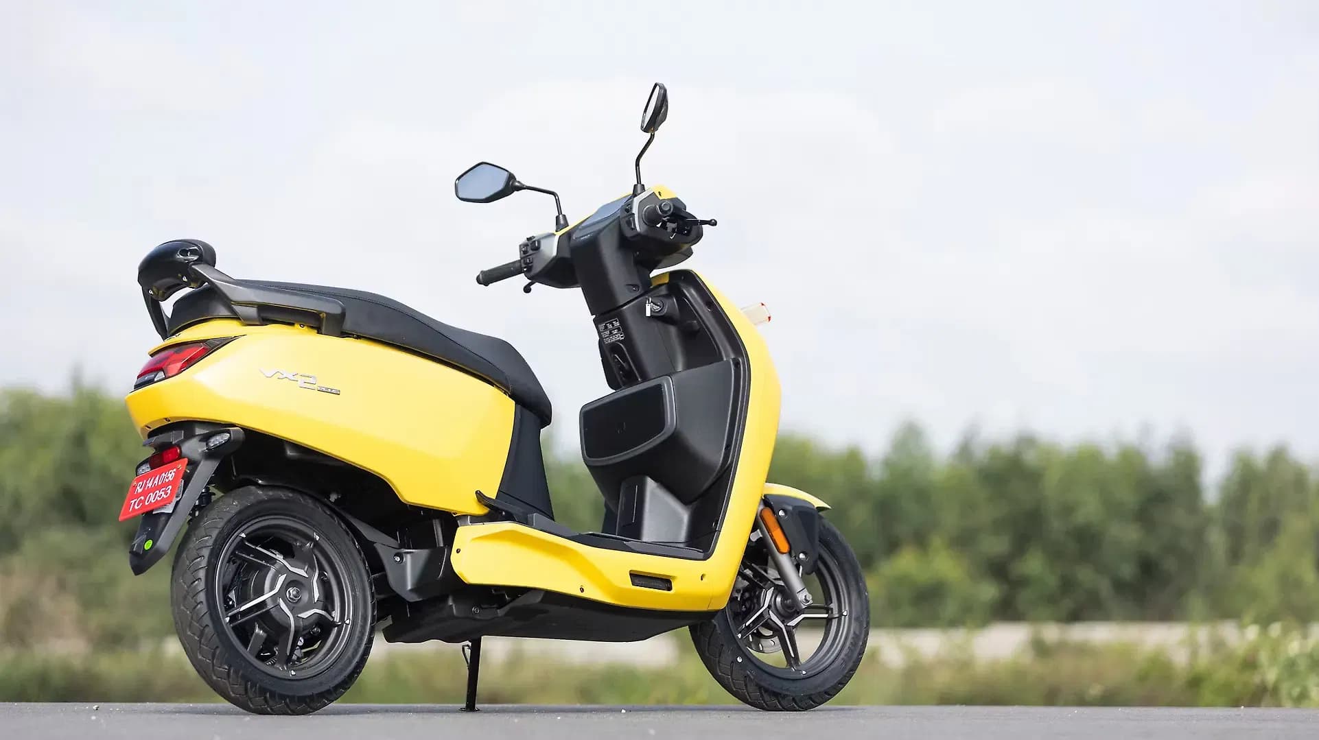 VIDA VX2 Right Rear Three Quarter