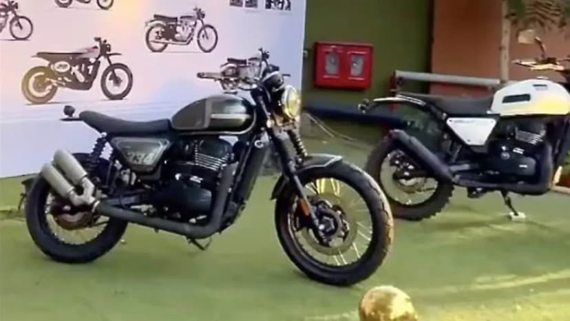 Yezdi Streetfighter in Black