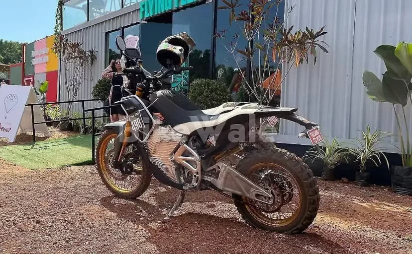 Royal Enfield Himalayan Electric in Black