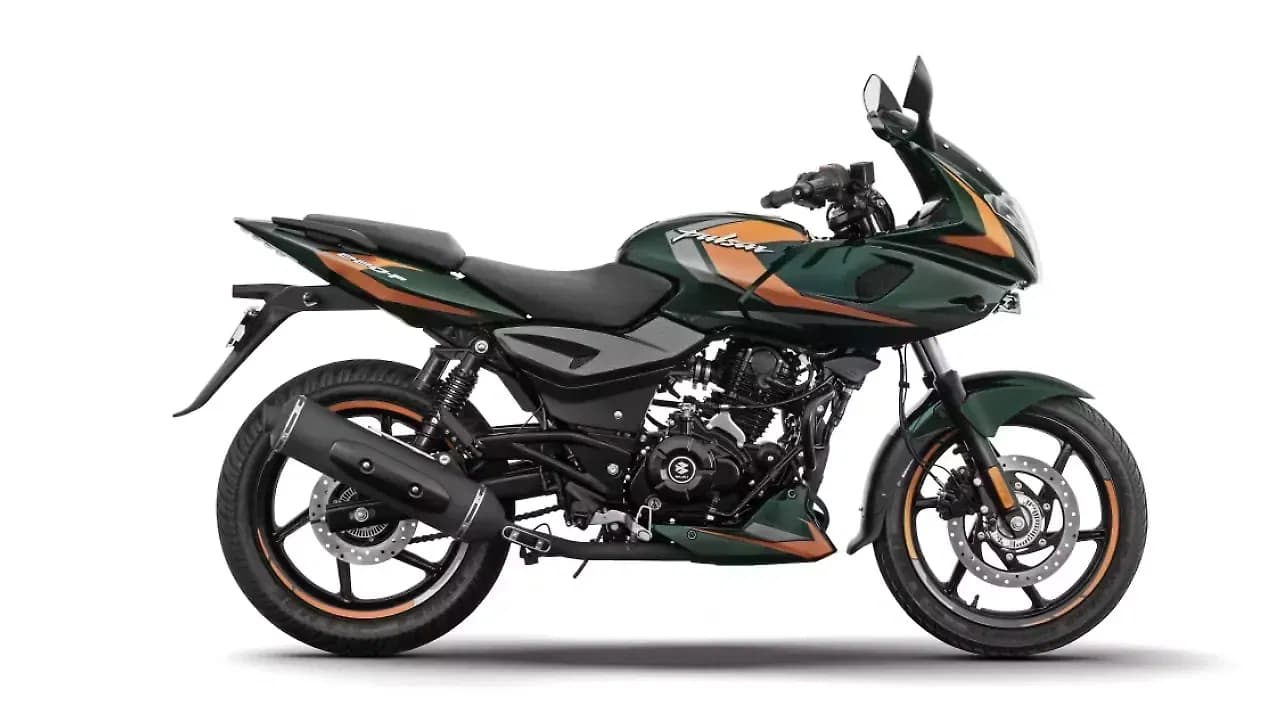 Bajaj Pulsar 220 F in Green Light Copper