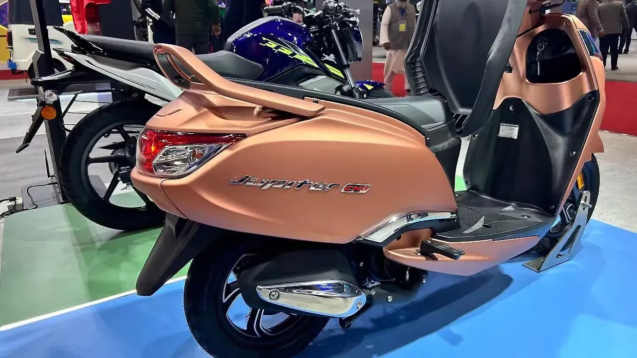TVS Jupiter CNG Right Rear Three Quarter