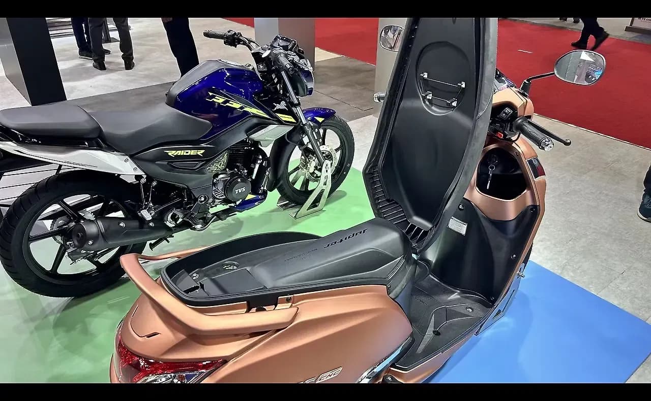TVS Jupiter CNG Right Rear Three Quarter